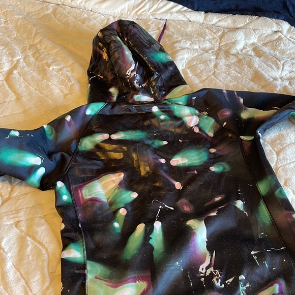 VOLCOM- light snowboarding jacket, size M great for spring riding - Picture 3 of 4